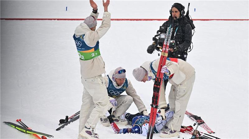 Auch Edelfan Klopp hilft nicht: Biathleten in Staffel Vierte Erstmals Olympiasieger: Frankreichs Staffel jubelte im Ziel.
