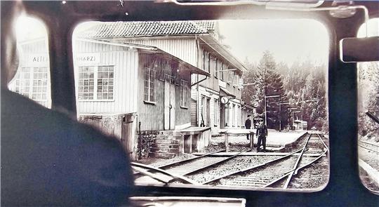 Erstmals bietet die Arbeitsgemeinschaft zwei Fotokalender an. Einen zur Innerstetalbahn, der andere zeigt Aufnahmen von Herbert Ahrens. Foto: Ahrens-Archiv