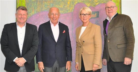 Erweiterte Führungsebene (v.l.): Geschäftsführer Holger Holste und Ehrenbürger Hans-Joachim Tessner bekommen Unterstützung von Antje Röttcher in der Stiftungsleitung und Ralf Bauderer an der Spitze der Tessner-Gruppe.