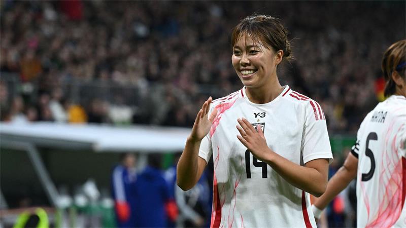 Bühl und Dallmann belohnen starke deutsche Fußballerinnen Erzielte Japans Führung: Momoko Tanikawa vom FC Bayern München.