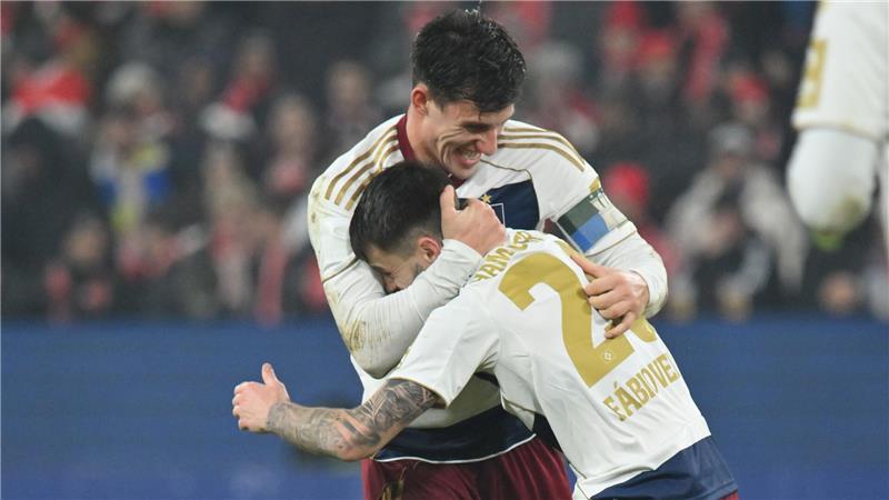 Erzielte mit einem Freistoß das 1:1 für den HSV: Fabio Vieira (vorn).