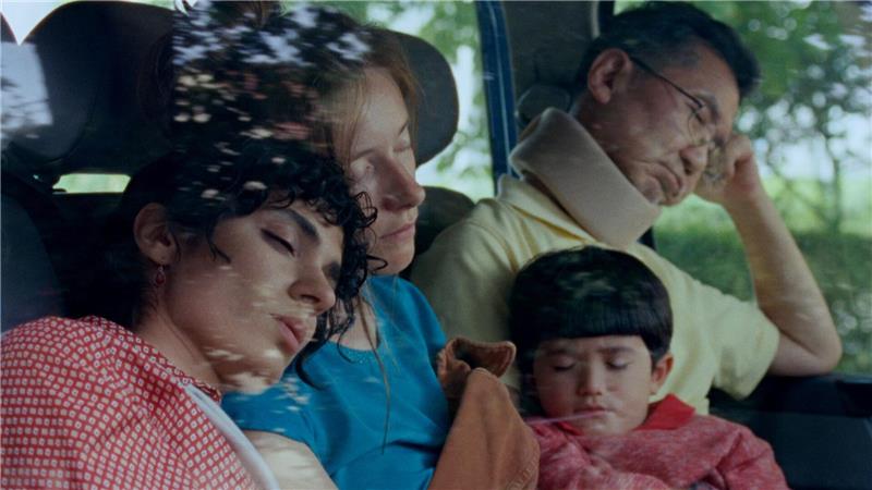 Es beginnt mit einer flüchtigen Bekanntschaft und wird zur gemeinsamen Reise: Eine Szenenaufnahme aus dem Film „Sehnsucht in Sangerhausen“. 