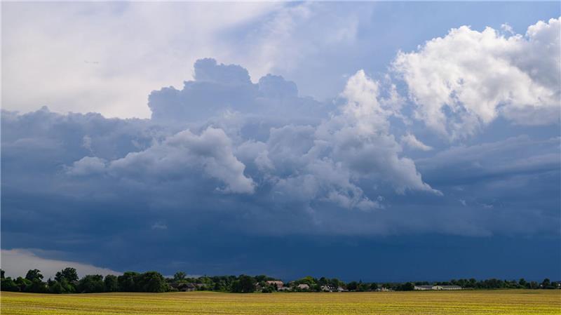 Kein Sommerwetter in Sicht - Schauer und Gewitter erwartet Es bliebt auch in den kommenden Tagen gewittrig in Deutschland.