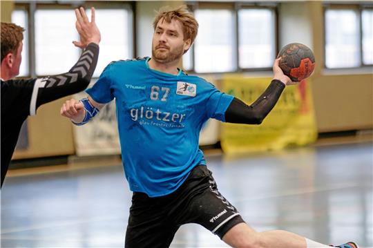 Es darf gefeiert werden: Die HSG Bad Harzburg/Vienenburg mit Nicolas Hischemöller (re.) spielt auch in der kommenden Saison in der Landesliga. Foto: Drechsler