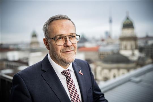 «Es fällt immer schwerer, Betriebsnachfolger zu finden oder Meisterinnen und Meister, die sich selbstständig machen oder ein Unternehmen gründen wollen», sagt ZDH-Präsident Jörg Dittrich.