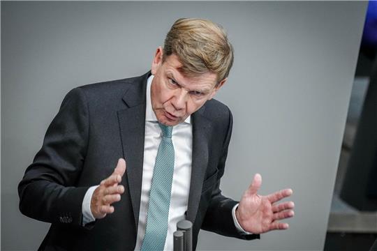 Es fehle derzeit jede politische, strategische, technische und finanzielle Grundlage, um über EU-eigene Atomwaffen zu diskutieren, so Johann Wadephul (CDU).