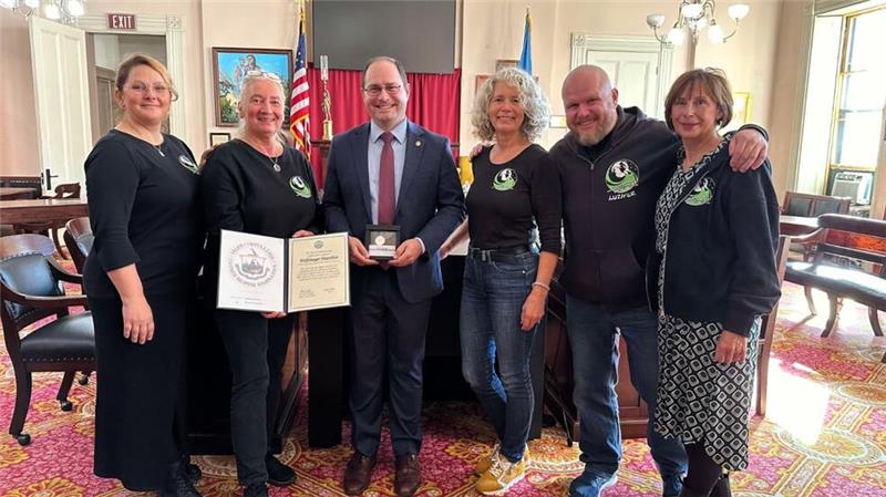 Düstere Delegation aus dem Harz Es gab auch einen offiziellen Empfang beim Bürgermeister der Stadt Salem, Major Dominick Pangallo.