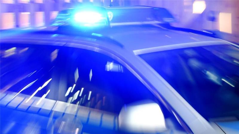 Unfall bei Windrad-Transport auf A31: Frau leicht verletzt Es gab einen Unfall mit einem 80 Meter langen Flügel eines Windrades. (Symbolbild)