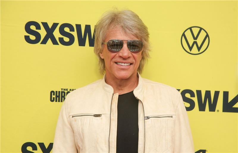 Jon Bon Jovi: „Es gab sicherlich talentiertere Jungs” «Es gab sicherlich talentiertere Jungs, die man in jeder Eckkneipe finden konnte», sagt Jon Bon Jovi der Deutschen Presse-Agentur in London.