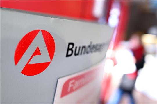 Es gebe immer mehr Aufträge des Gesetzgebers an die Bundesagentur für Arbeit - das teilt eine Sprecherin der Behörde mit.