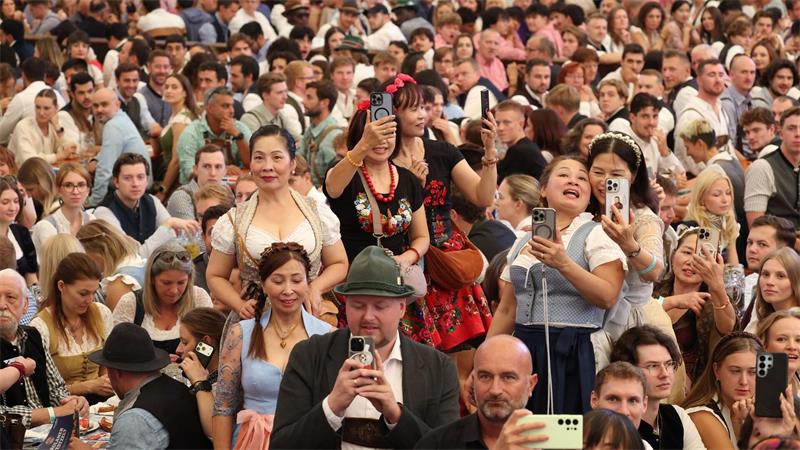 „Bilderbuchstart“ und Söder-Lob: Krause eröffnet Oktoberfest Es geht los - das Oktoberfest ist eröffnet.