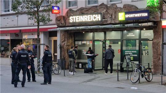 Es gibt drei Verletzte nach Schüssen in Gießen. 