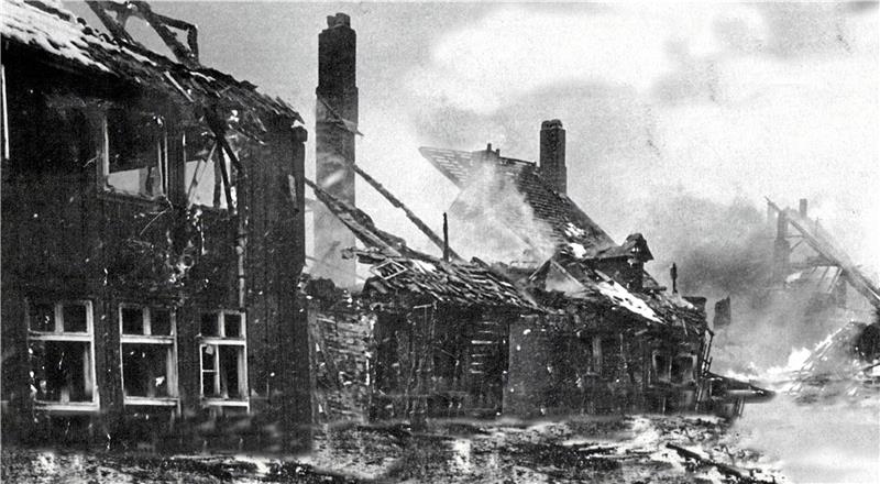 Bad Harzburger Molkenhaus brennt, Feuerwehr schaut zu Es gibt nicht mehr viele Aufnahmen vom kontrollierten Brand des alten Molkenhauses, aber auf dieser – sie stammt aus dem Ahrens-Archiv –ist das Ausmaß des Feuers zu erkennen. Foto/Repro: Röttger
