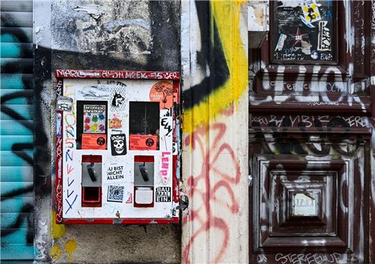 Es gibt sie noch - auch wenn die Kaugummiautomat nicht selten beklebt oder besprüht sind.