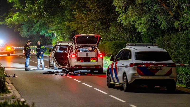 Es habe mehrere Festnahmen gegeben, teilte die Polizei mit. 