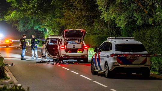 Es habe mehrere Festnahmen gegeben, teilte die Polizei mit. 