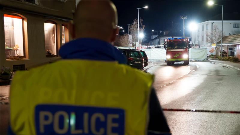 Es handelt sich um einen Bus des Unternehmens Postauto, das vor allem Linien-Verbindungen im ländlichen Raum anbietet. 