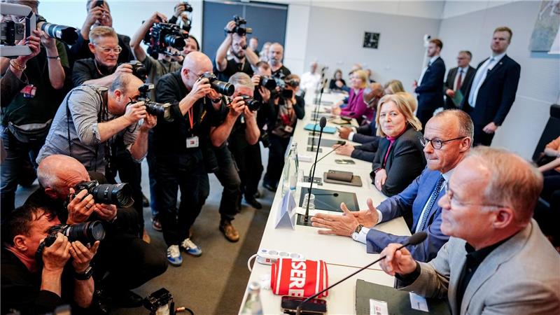 Merz wirbt für Koalition ohne rote Linien Es ist Merz‘ erster Besuch in der SPD-Fraktion als Kanzler.