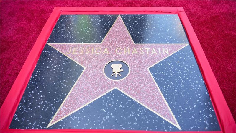 Es ist die 2.819. Sternenplakette auf dem berühmten Bürgersteig in Hollywood. 