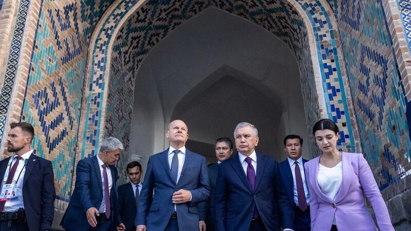Deutschland und Usbekistan wollen Migration besser steuern Es ist die erste Reise des Bundeskanzlers nach Zentralasien.