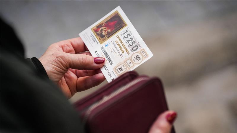 „Der Dicke“ kommt: Rekord-Geldsegen in Spanien Es ist ein Ritual, das für die Spanier fest zu der Zeit vor Weihnachten gehört. (Archivfoto)