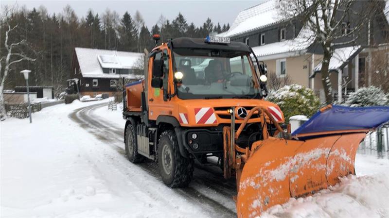 Rat wird die Gebühren in Braunlage wohl kräftig erhöhen Es ist gar nicht einmal das Schneeschieben, das die Straßenreinigungsgebühr diesmal in die Höhe treibt, sondern das Salzstreuen auf den Straßen, wie Justus Teicke in der Sitzung des Betriebsausschusses berichtet.