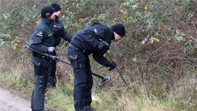 Fall Fabian: Neue Suchaktion der Polizei am Leichen-Fundort Es ist nicht das erste Mal, dass die Polizei zum Leichenfundort zurückkehrt.