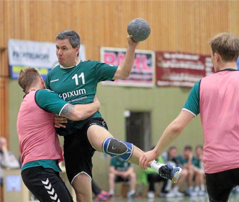 Handballer aus Langelsheim schon Tabellenzweiter Es läuft bei der HSG Langelsheim/Astfeld: Martin Krüger trägt mit vier Treffern zum deutlichen Sieg gegen Stöckheim bei, gleichzeitig der vierte Erfolg in Serie.