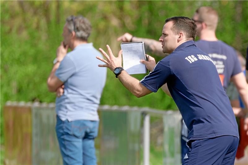 Nur TSG Jerstedt in Dörnten richtig im Derbymodus Es läuft für Trainer Daniel Sonntag und die TSG Jerstedt. Das 3:1 am Mittwoch beim VfB Dörnten war bereits der fünfte Sieg im sechsten Spiel nach der Winterpause. Foto: Drechsler