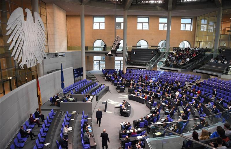 Bundestag beschließt Haushalt 2024 Es laufen bereits Gespräche für den Etat 2025 - und die dürften ebenfalls nicht einfach werden. Allein im Kernhaushalt klafft erneut eine Lücke im zweistelligen Milliardenbereich.