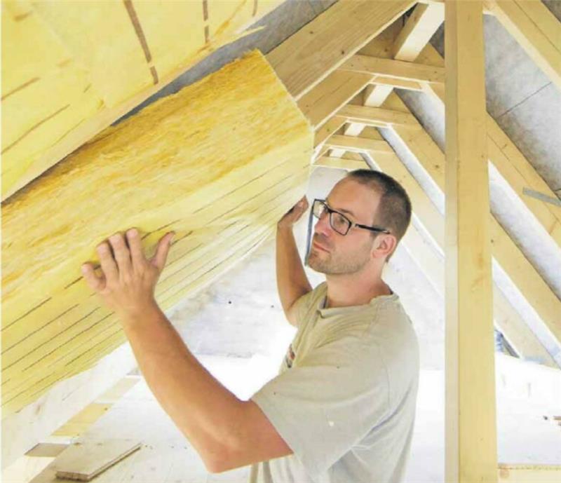 Energie sparen ohne Wärmepumpe – So funktioniert es Es muss nicht unbedingt eine Wärmepumpe sein – auch mit einfachen Schritten kann man sein Haus selbst energetisch sanieren. Foto: Thomas Trutschel/photothek.net