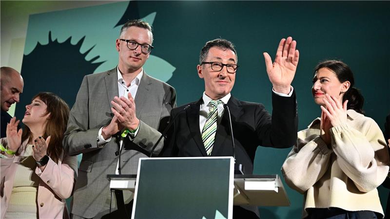 Es sieht gut aus für Cem Özdemir. Seine Grünen liegen bei der Landtagswahl in Baden-Württemberg laut ARD und ZDF leicht vor der CDU.