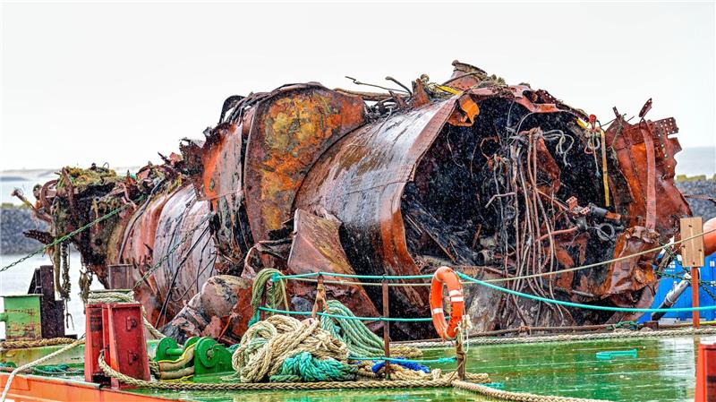 Experten bergen Teil eines gut 100 Jahre alten U-Bootes Es soll verschrottet werden.