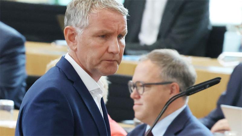 Höcke kann Voigt nicht stürzen - aber er sät Unsicherheit Es war bereits der zweite Misstrauensantrag der AfD gegen Thüringens Ministerpräsidenten Mario Voigt in diesem Jahr.