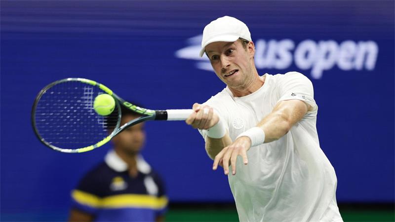 Zverev mit Becker-Rekord ins Halbfinale - Termin nervt ihn Es war das erste Aufeinandertreffen mit Botic van de Zandschulp.