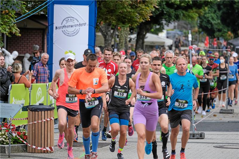 Es wird in der Rathausstraße in Hahnenklee wieder voll. Am Samstag findet zum neunten Mal der 10-Teiche-Marathon statt. 469 Läuferinnen und Läufer sind bislang angemeldet.  Foto: Drechsler