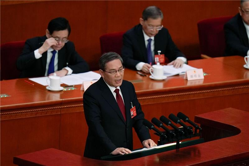 Chinas Wirtschaft soll rund fünf Prozent wachsen «Es wird nicht einfach sein, die diesjährigen Ziele zu erreichen»: der chinesische Ministerpräsident Li Qiang.