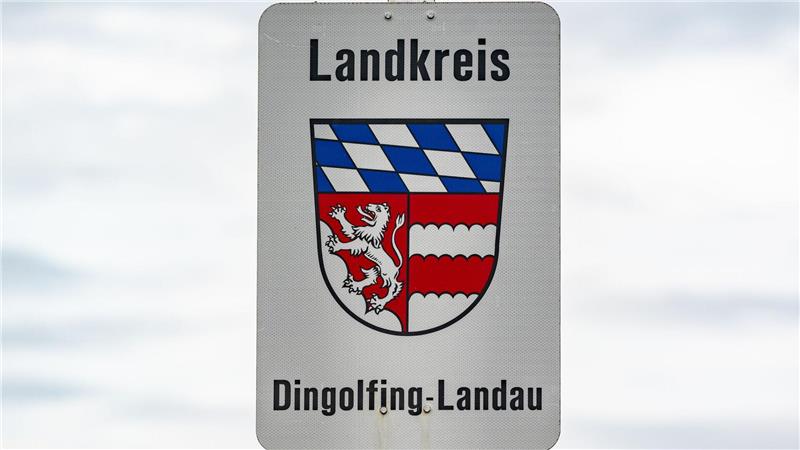 Es wurden fünf Männer festgenommen, die einen Anschlag auf einen Weihnachtsmarkt im Raum Dingolfing geplant haben sollen. (Archivbild)