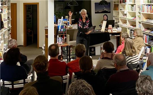 Eselsohr-Preisträgerin Annette Mierswa liest in der Bücher-Heimat.