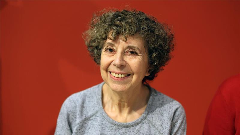 Moritz Rinke liest zugunsten des „Golden Shops“ Esther Dischereit und Hengameh Yaghoobifarah lesen in der Villa Sponte.