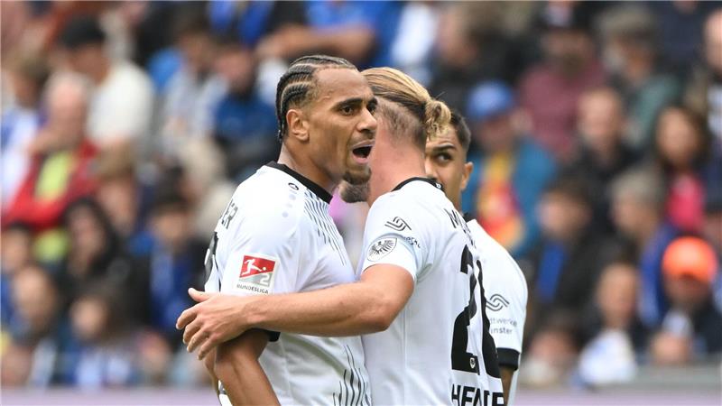 Etienne Amenyido narrte die KSC-Abwehr und traf zum 1:2.