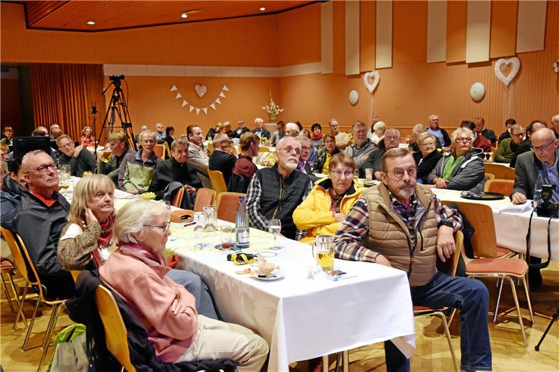GZ-Wahlpodium: Energiekrise ist Thema Nummer eins Etwa 150 Zuschauer kommen in den „Lindenhof“, um die Debatte der Landtagskandidaten zu verfolgen. Fotos: Sowa