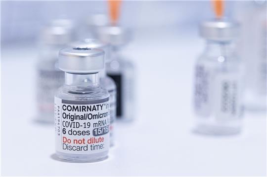 Etwa 163 Millionen Dosen Impfstoff von Biontech/Pfizer wurden bisher geliefert - abnehmen muss Deutschland noch deutlich mehr.