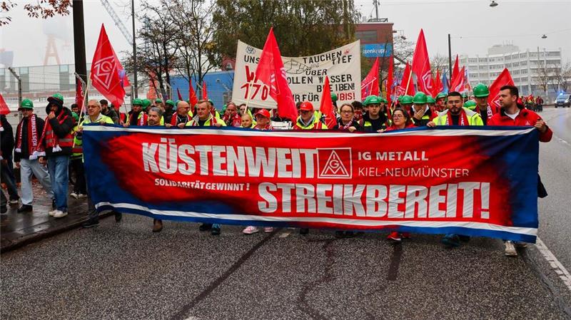Keine Einigung bei Metall-Tarifverhandlungen im Norden Etwa 2000 Beschäftigte demonstrierten in Kiel.