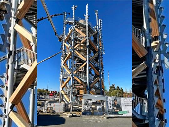 Etwa 30 Meter misst aktuell der Torfhaus-Turm – mehr als 30 Meter fehlen noch. Die für dieses Jahr geplante Eröffnung muss laut Harzturm-Geschäftsführer Hannes Mairinger auf nächstes Jahr verschoben werden. Foto: Harzturm