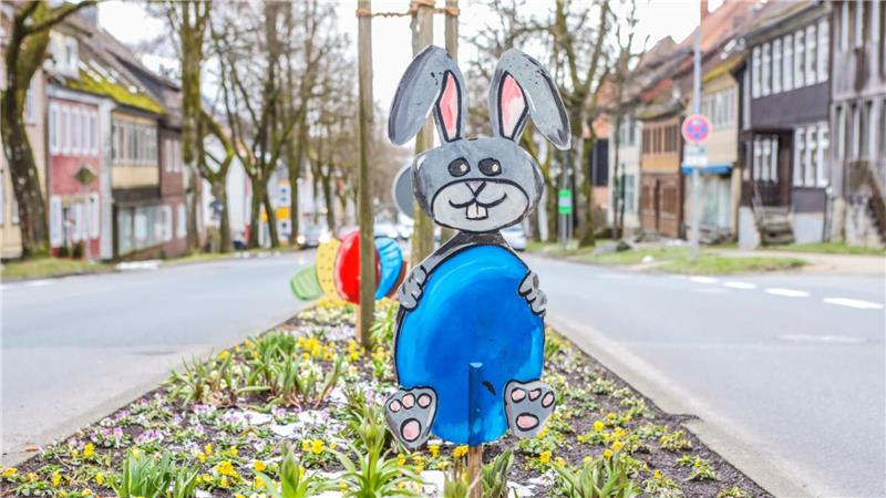 Etwa 30 selbstgebaute Figuren verteilt der Baubetriebshof.