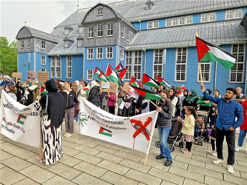 80 Menschen protestieren in Clausthal bei Pro-Palästina-Demo Etwa 80 Menschen demonstrieren auf pro-palästinensischer Seite. Foto: Knoke