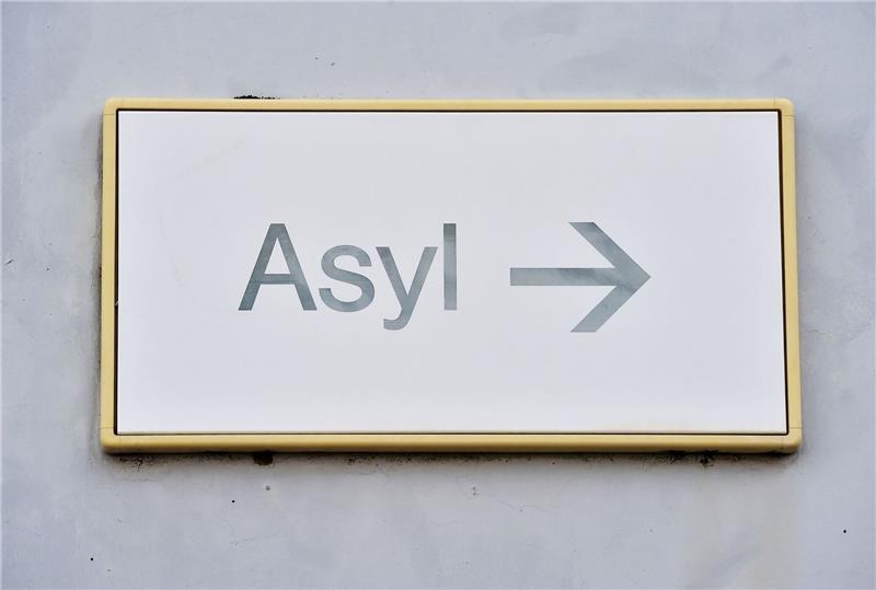 Weniger Asylanträge - Grenzkontrollen bleiben vorerst Etwa drei Fünftel der im Jahr 2024 gestellten Asylanträge entfielen auf drei Hauptherkunftsländer - Syrien, Afghanistan und Türkei.