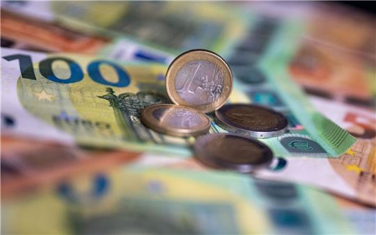 Euro-Scheine und -Münzen: Die Inflation geht zurück.