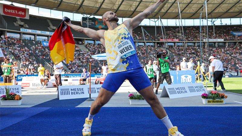 Fans feiern Istaf-Siege von Neugebauer, Krause und Weber Europameister Julian Weber gewann in Berlin das Speerwerfen.